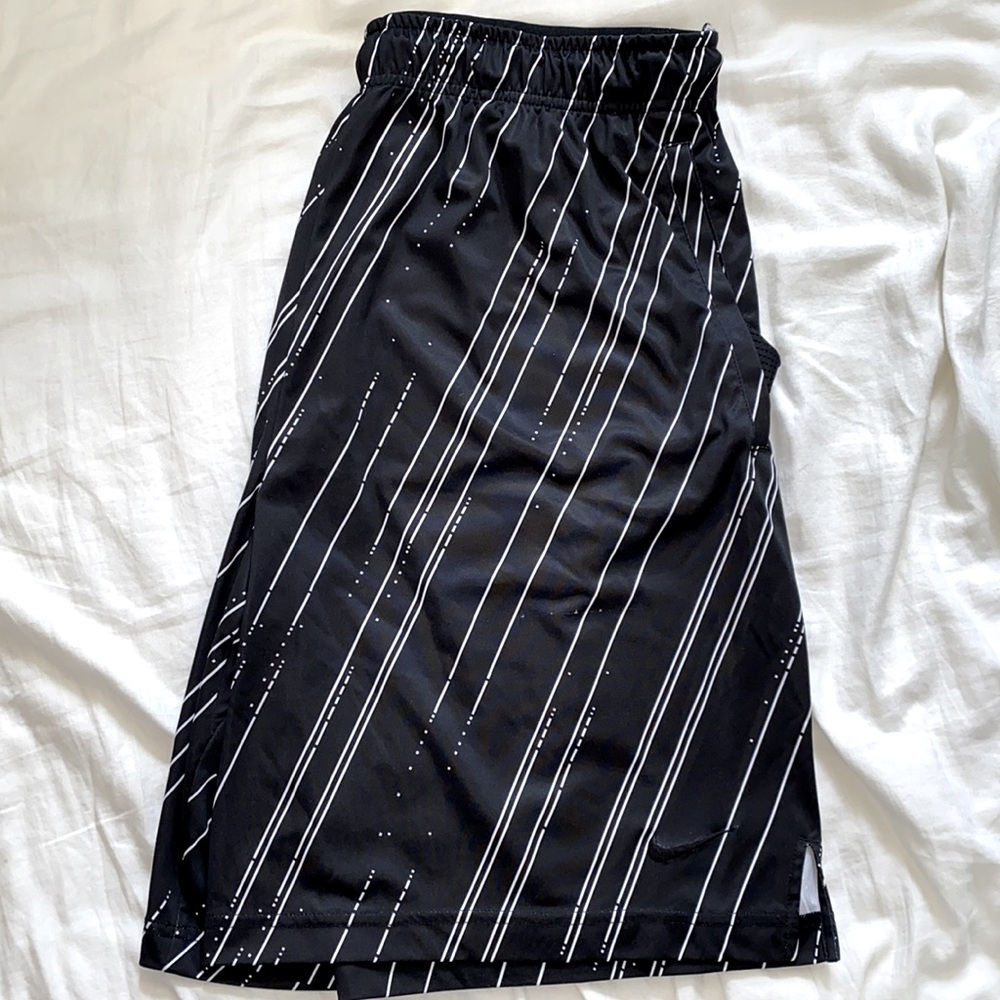 NIKE BASKETBALL SHORTS